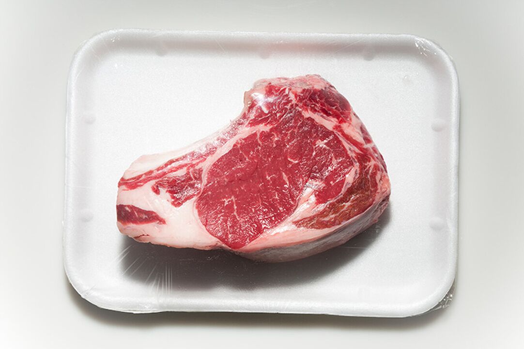 Moitos alimentos, como a carne vermella, están excluídos da dieta da gota. 