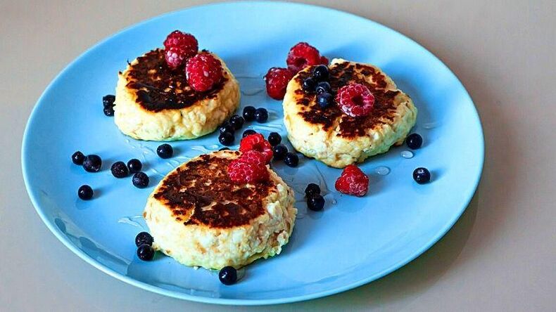 Como excepción, podes cociñar filloas de queixo cottage o quinto día da dieta de 6 pétalos. 